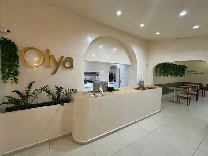 Interior acolhedor da Olya Café